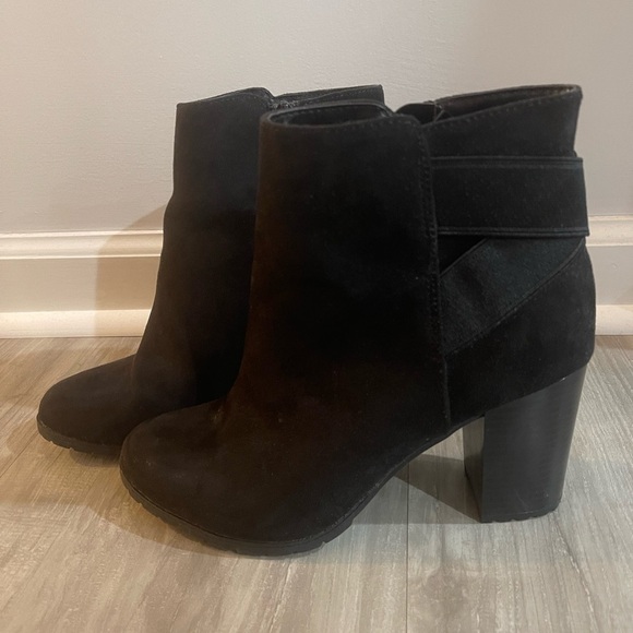 Bootie​​​​​ - Picture 4 of 4